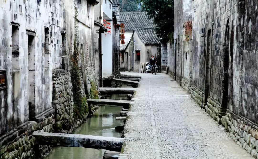 对孩子是严格一点好还是宽容一点好？游戏画面